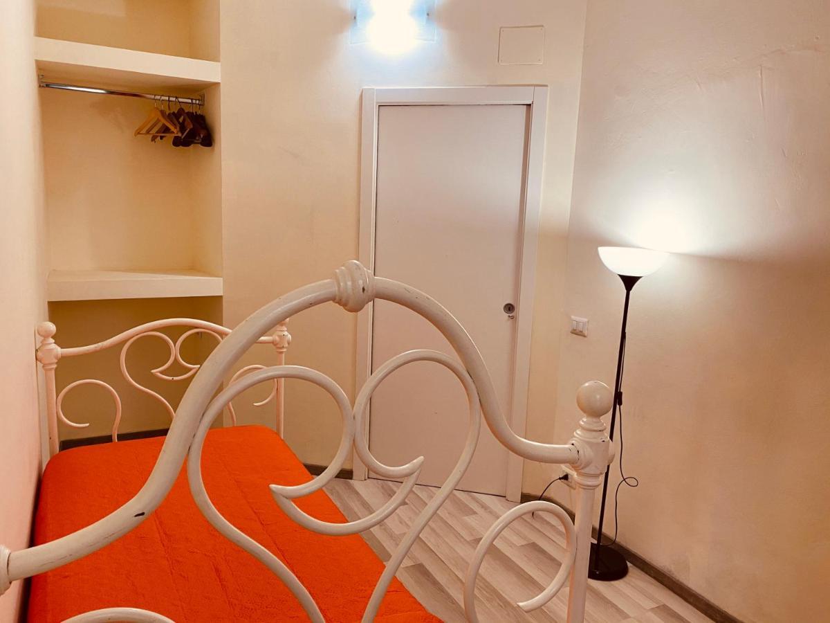 Panzani 14 Touristhouse Hotel Монтеспертоли Екстериор снимка