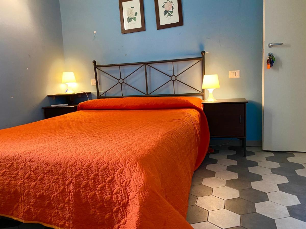 Panzani 14 Touristhouse Hotel Монтеспертоли Екстериор снимка