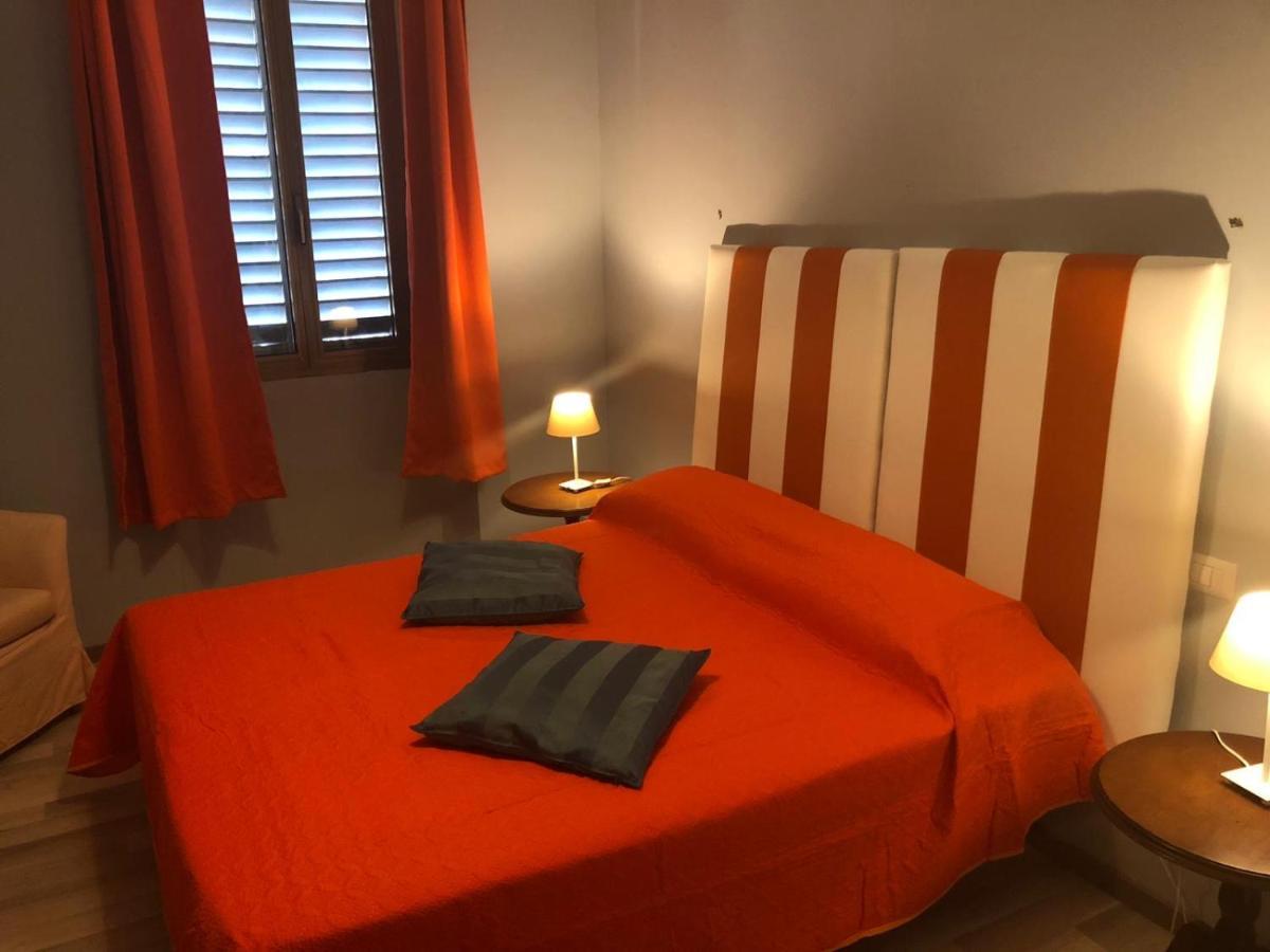 Panzani 14 Touristhouse Hotel Монтеспертоли Екстериор снимка
